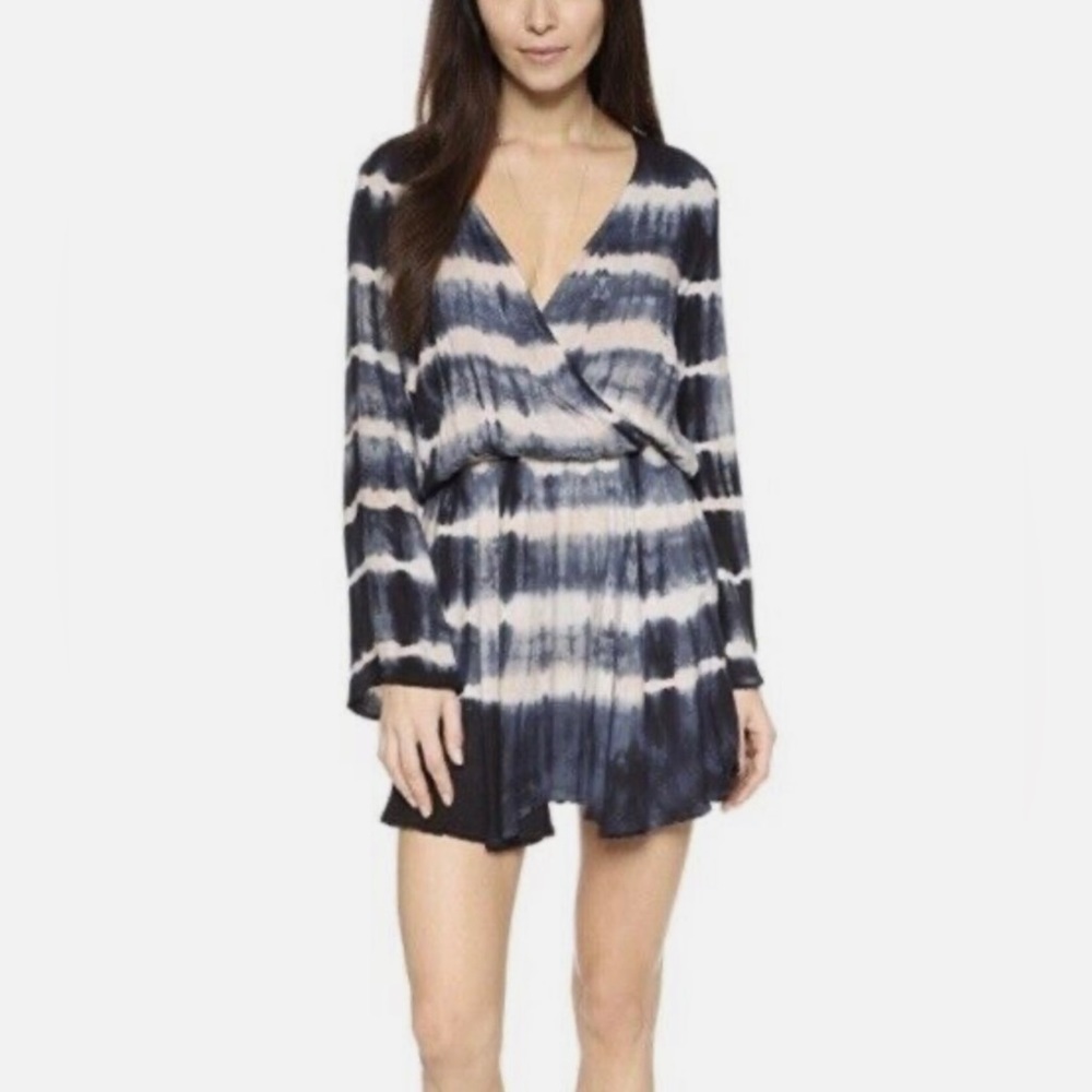 Blue Life navy & cream rayon tie dye, bell sleeve mini dress, size large